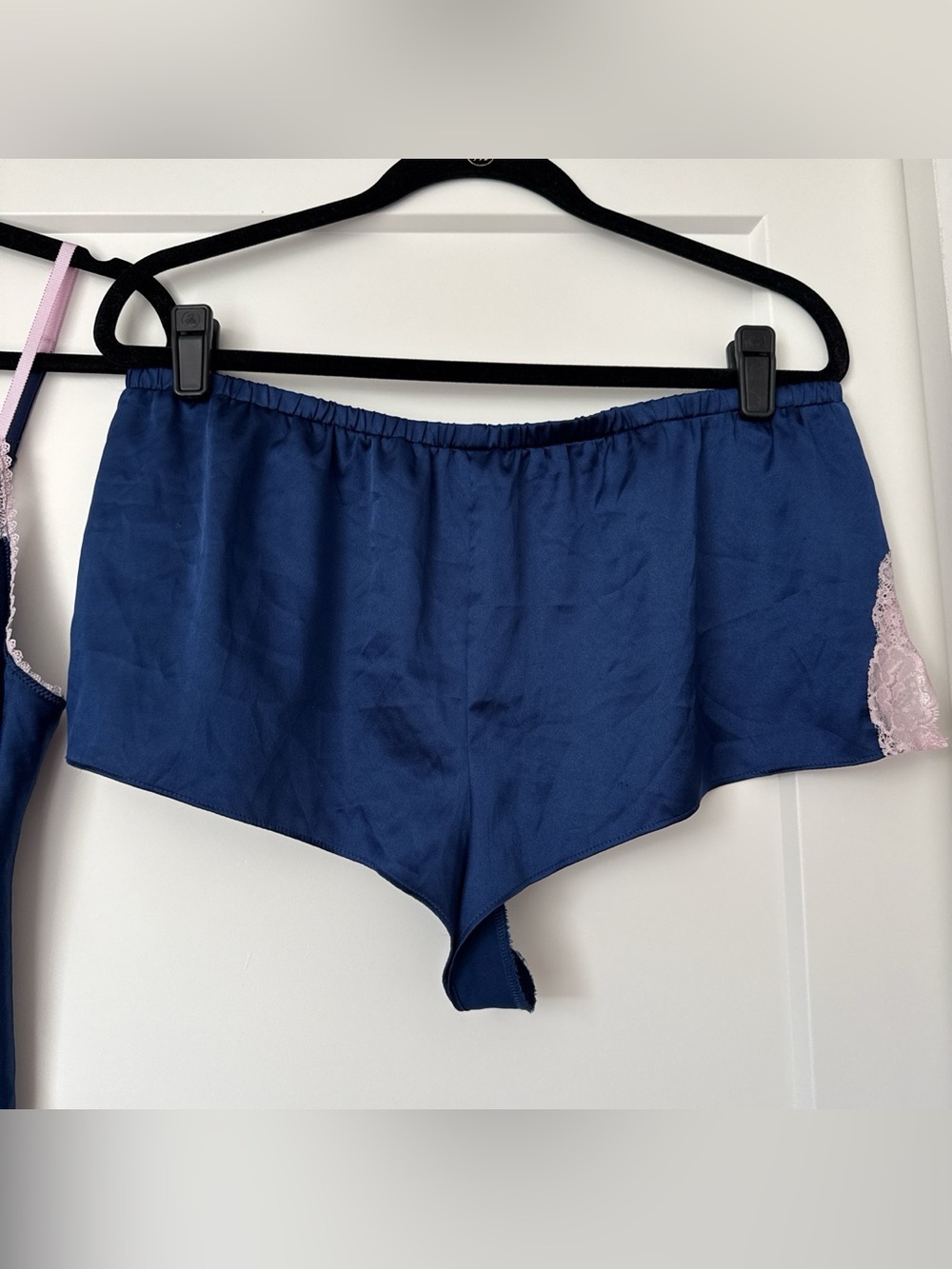 Victoria’s Secret Satin Lace Tie Back Detail Cami and Shorts Set - Picture 10 of 12